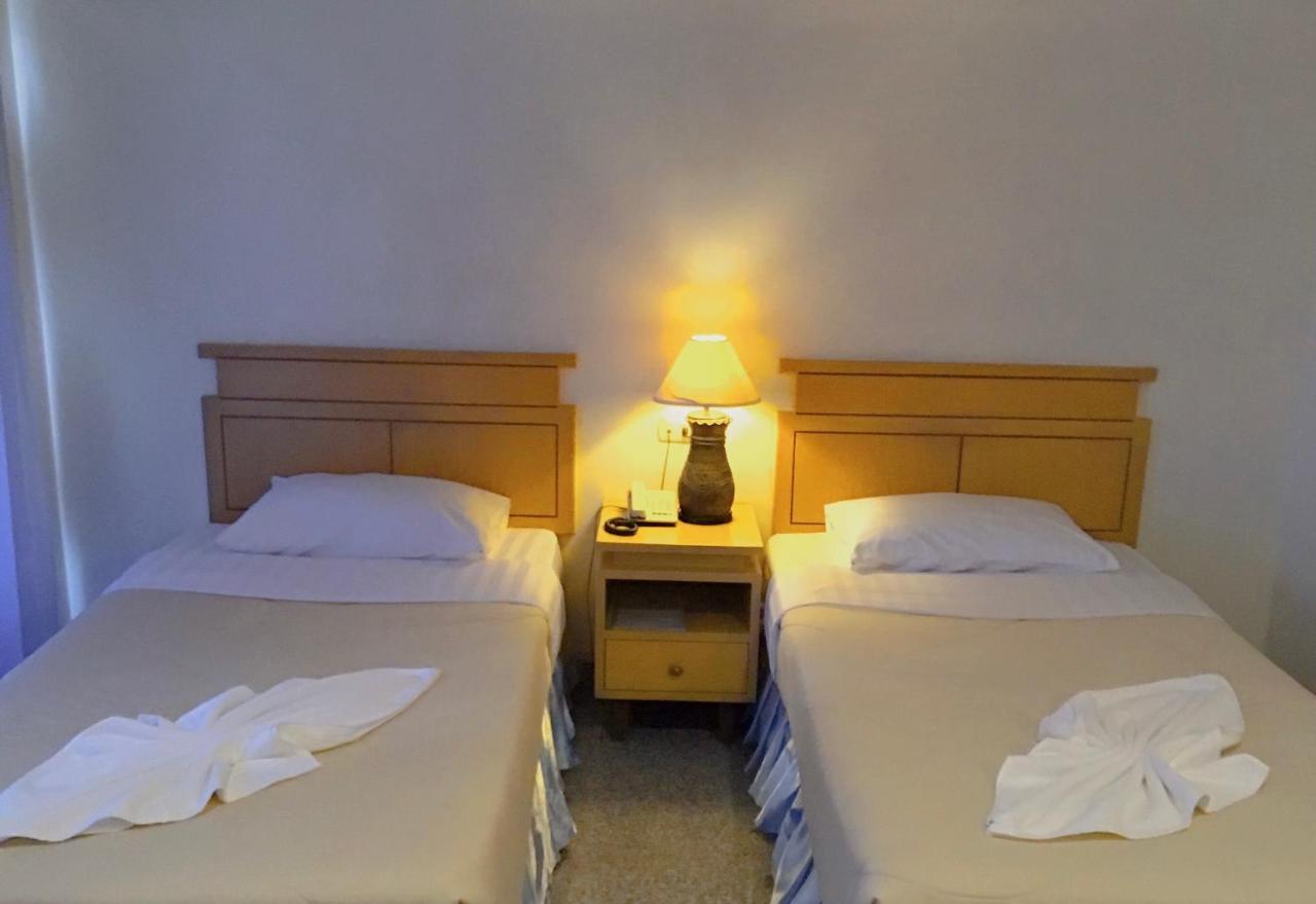 Maneerote Hotel Surin Eksteriør bilde