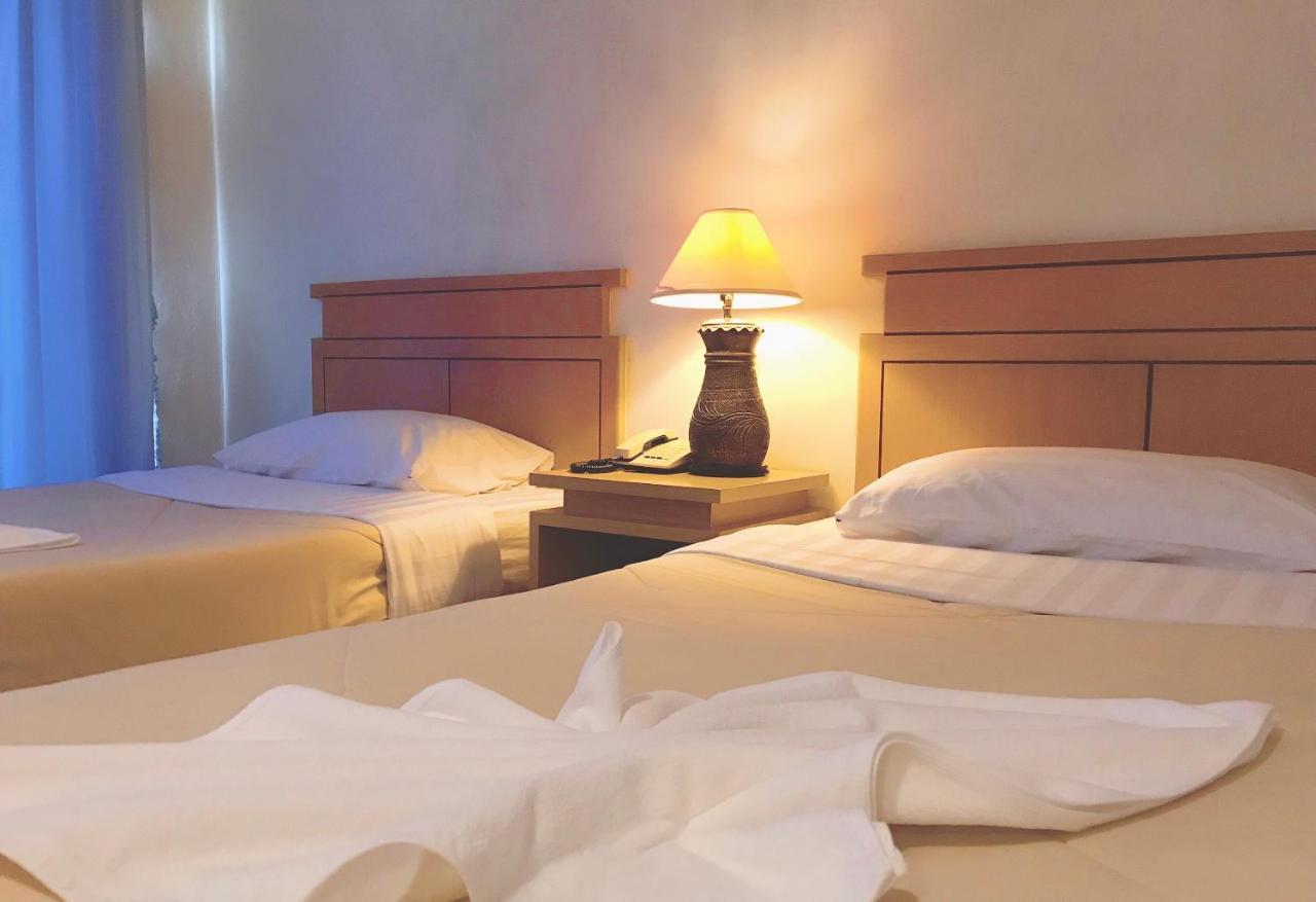 Maneerote Hotel Surin Eksteriør bilde