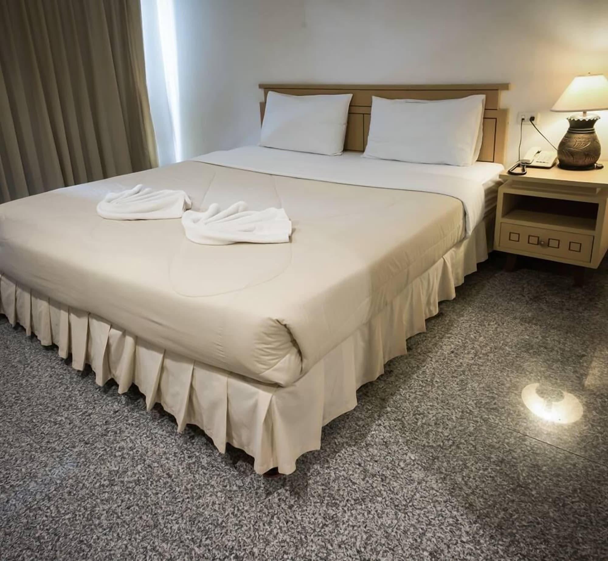 Maneerote Hotel Surin Eksteriør bilde