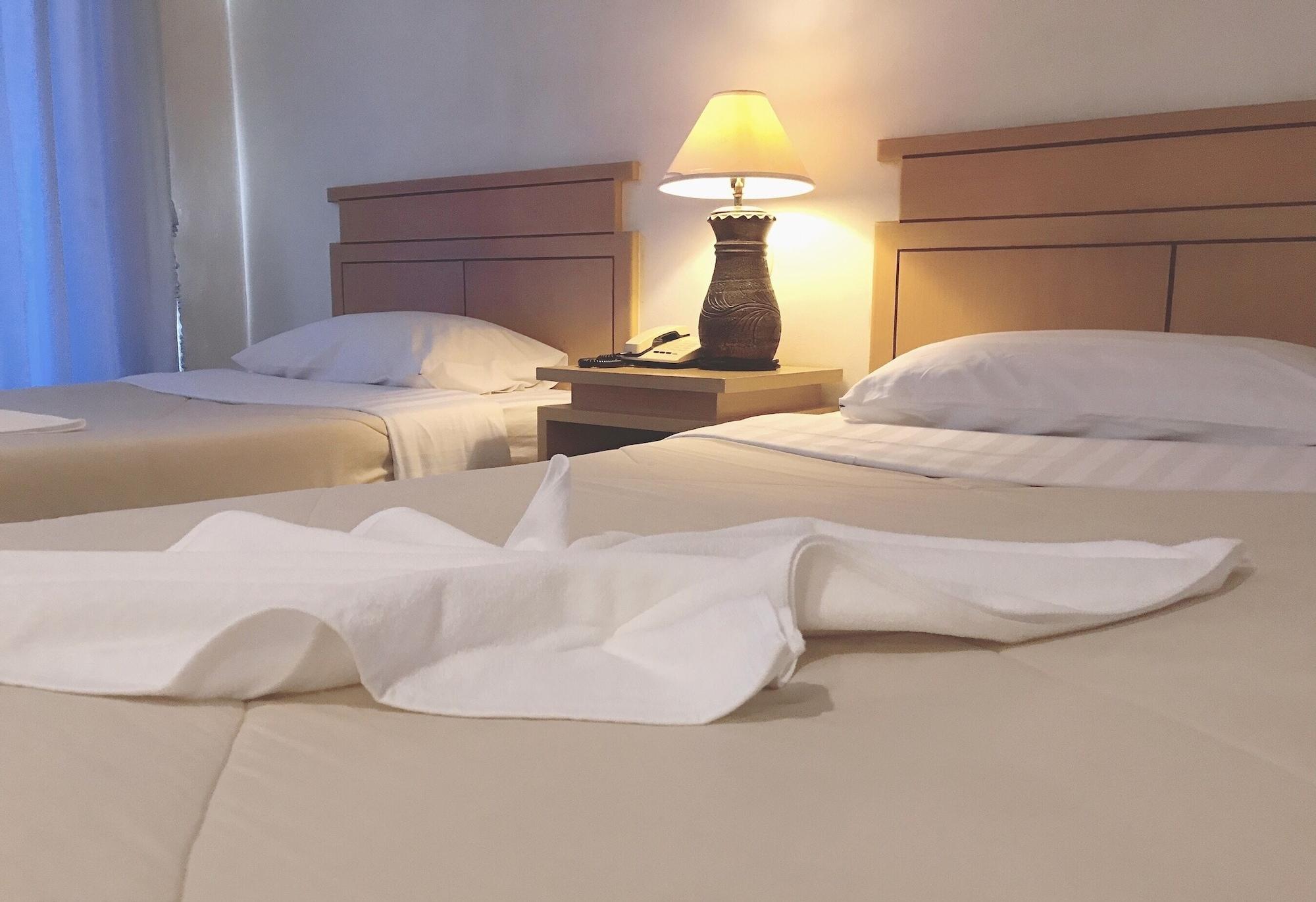 Maneerote Hotel Surin Eksteriør bilde